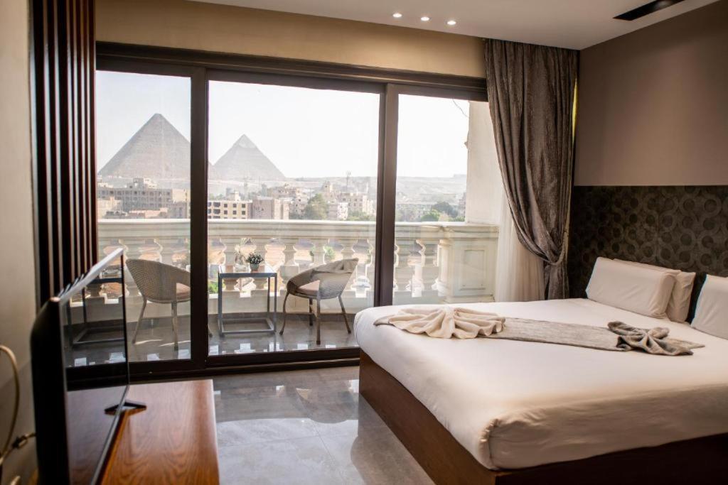 The Eyes Of Giza Pyramids 3*